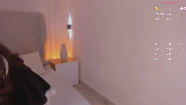 luisah  online show from November 24, 2025, 8:09 pm