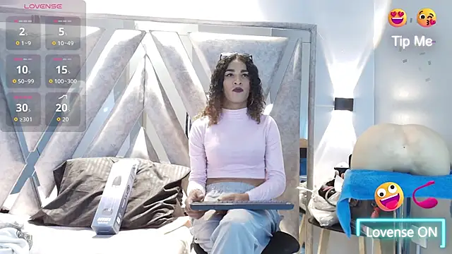 StefanyMiler online show from October 16, 2025, 8:06 pm