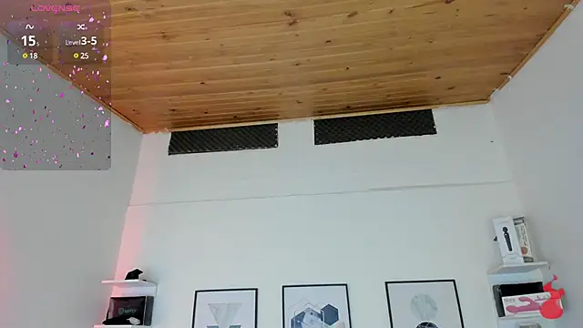 cristal  hot 1 online show from March 17, 2025, 7:13 am