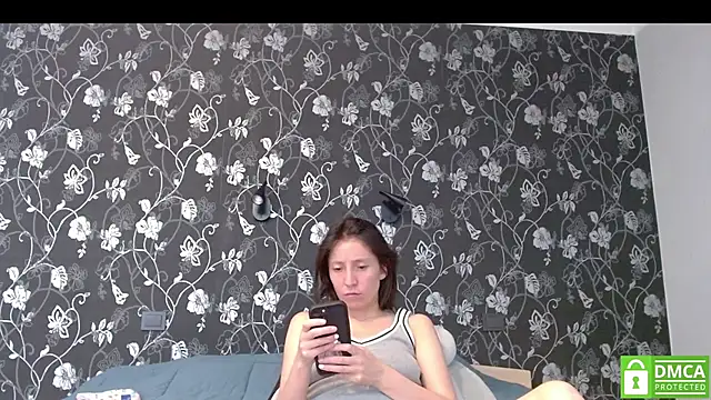 Snapshot of Sophi_Cute chatting on July 17, 2026, 12:24 pm Sophi Cute online show from July 17, 2026, 12:24 pm