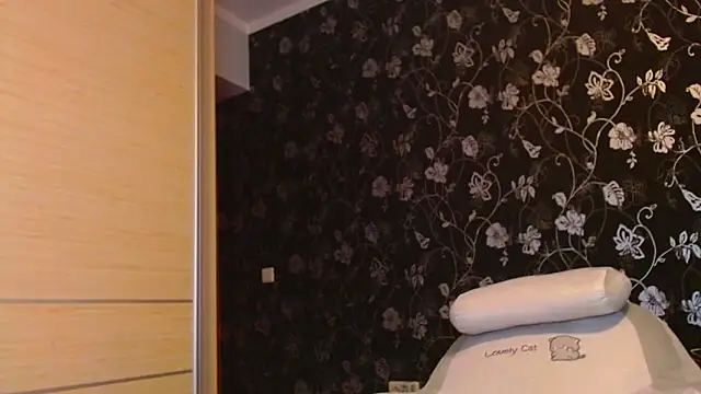 Snapshot of Sophi_Cute chatting on December 22, 2025, 12:49 pm Sophi Cute online show from December 22, 2025, 12:49 pm