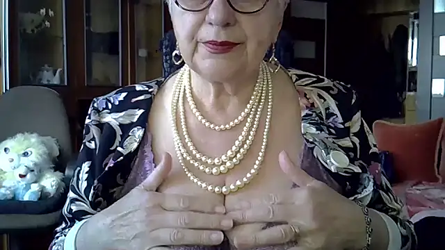 Snapshot of SweetCherry27 chatting on March 21, 2025, 8:28 am SweetCherry27 online show from March 21, 2025, 8:28 am