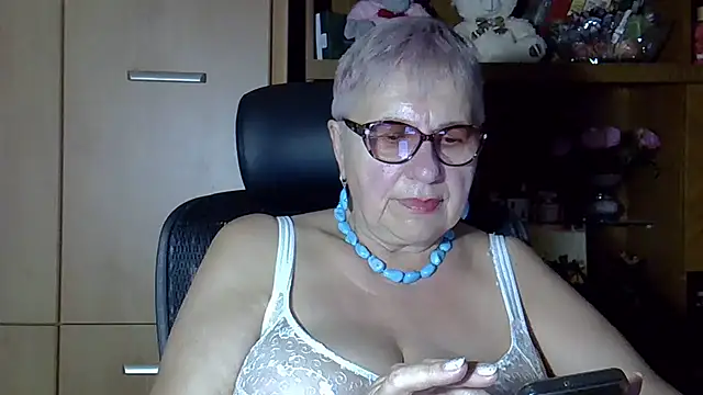 Snapshot of SweetCherry27 chatting on September 16, 2025, 4:41 pm SweetCherry27 online show from September 16, 2025, 4:41 pm