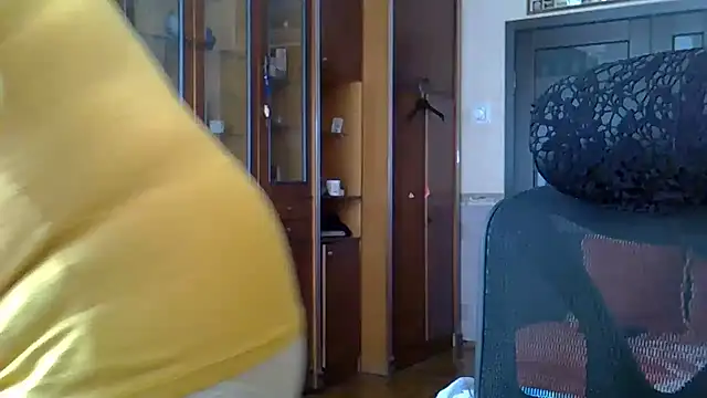 Snapshot of SweetCherry27 chatting on March 22, 2025, 12:35 pm SweetCherry27 online show from March 22, 2025, 12:35 pm