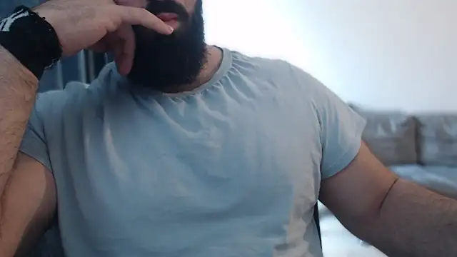 hugemachohandsome online show from October 22, 2025, 11:42 am