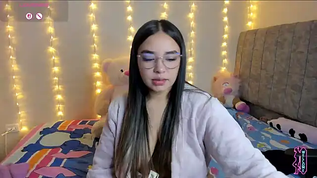 SaraCrow online show from April 10, 2026, 4:19 am