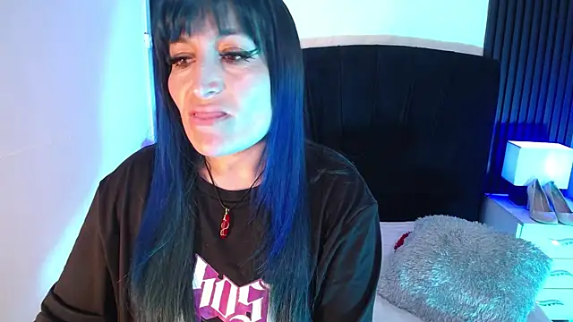 alicia moom online show from November 5, 2025, 7:39 pm