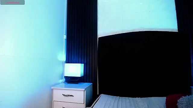 alicia moom online show from October 23, 2025, 7:56 pm