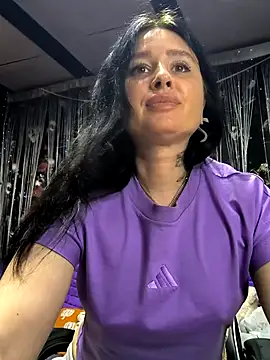 KikiXRed online show from April 19, 2026, 5:25 pm