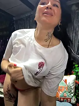 KikiXRed online show from January 15, 2026, 5:33 am