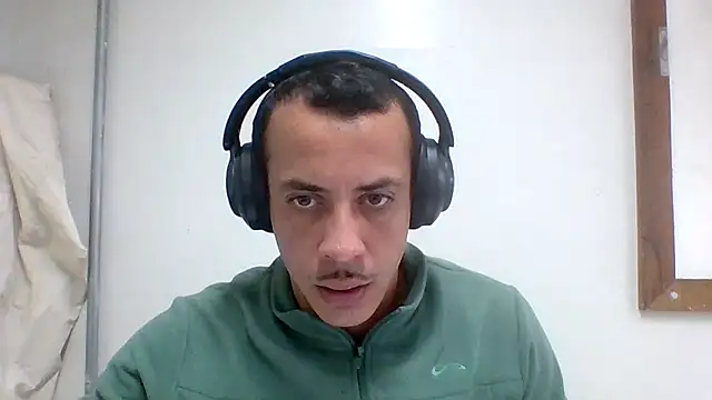 Snapshot of MachoScorpionCaralho chatting on June 3, 2026, 1:45 pm MachoScorpionCaralho online show from June 3, 2026, 1:45 pm