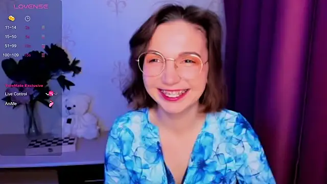 Snapshot of KindHazelHere_ chatting on December 18, 2025, 10:52 am KindHazelHere online show from December 18, 2025, 10:52 am