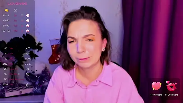 Snapshot of KindHazelHere_ chatting on December 22, 2025, 6:13 am KindHazelHere online show from December 22, 2025, 6:13 am