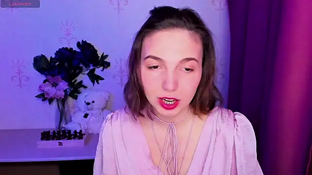 Snapshot of KindHazelHere_ chatting on February 7, 2026, 7:00 pm KindHazelHere online show from February 7, 2026, 7:00 pm