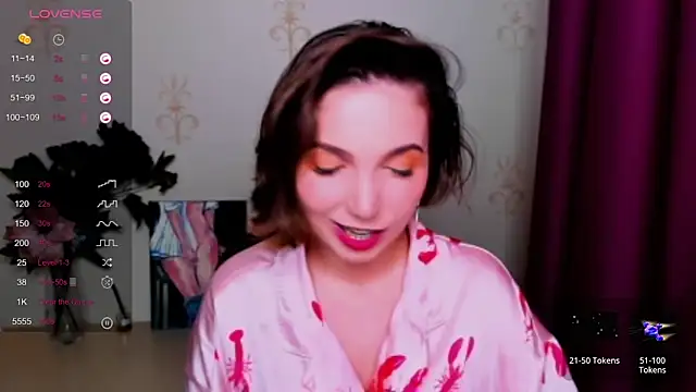 Snapshot of KindHazelHere_ chatting on October 6, 2025, 12:17 pm KindHazelHere online show from October 6, 2025, 12:17 pm