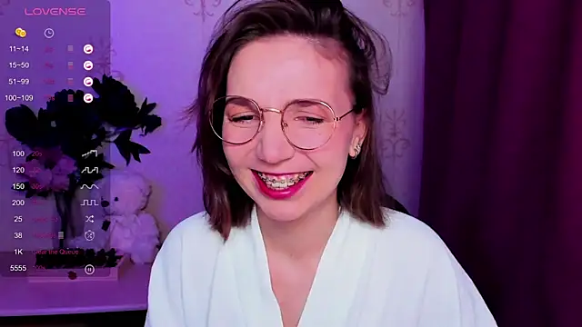 Snapshot of KindHazelHere_ chatting on March 1, 2026, 12:21 am KindHazelHere online show from March 1, 2026, 12:21 am