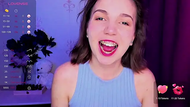 Snapshot of KindHazelHere_ chatting on February 19, 2026, 8:17 pm KindHazelHere online show from February 19, 2026, 8:17 pm