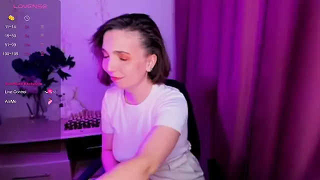 Snapshot of KindHazelHere_ chatting on December 5, 2025, 5:11 pm KindHazelHere online show from December 5, 2025, 5:11 pm