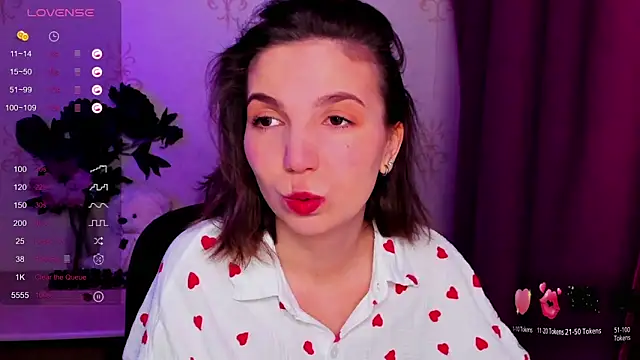 Snapshot of KindHazelHere_ chatting on February 24, 2026, 11:27 pm KindHazelHere online show from February 24, 2026, 11:27 pm