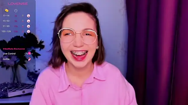 Snapshot of KindHazelHere_ chatting on December 22, 2025, 9:15 pm KindHazelHere online show from December 22, 2025, 9:15 pm