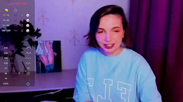 KindHazelHere  online show from October 23, 2025, 12:26 pm