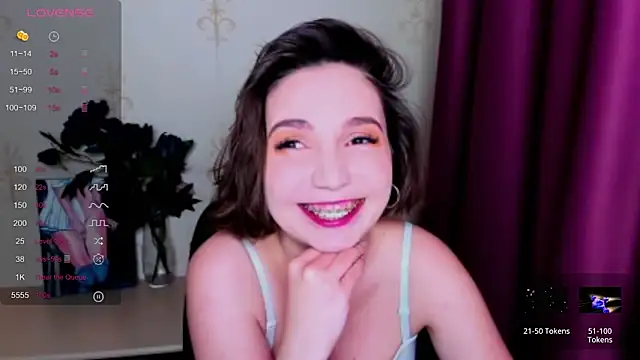 Snapshot of KindHazelHere_ chatting on September 26, 2025, 4:03 pm KindHazelHere online show from September 26, 2025, 4:03 pm