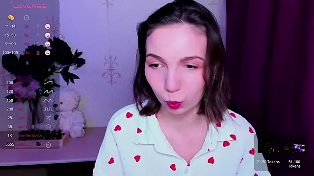 KindHazelHere  online show from March 7, 2026, 10:26 pm