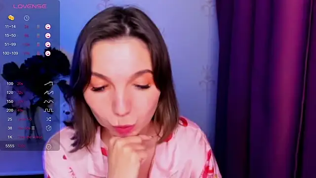 Snapshot of KindHazelHere_ chatting on January 11, 2026, 8:10 am KindHazelHere online show from January 11, 2026, 8:10 am