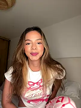 Bella cutte  online show from November 20, 2025, 12:33 am