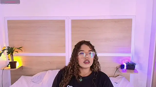  nickypurple  online show from January 5, 2026, 7:06 pm