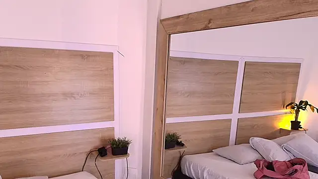  nickypurple  online show from January 6, 2026, 7:18 pm