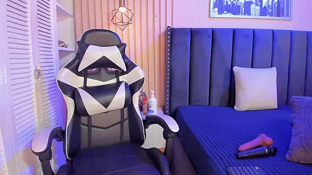 ashlye miller  online show from January 7, 2026, 4:28 am