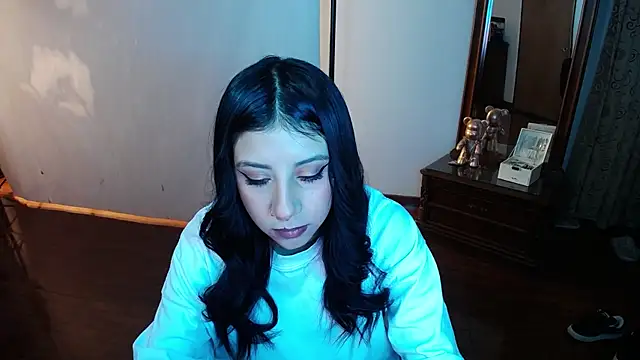 Snapshot of _holy_1 chatting on March 8, 2025, 1:39 am  holy 1 online show from March 8, 2025, 1:39 am