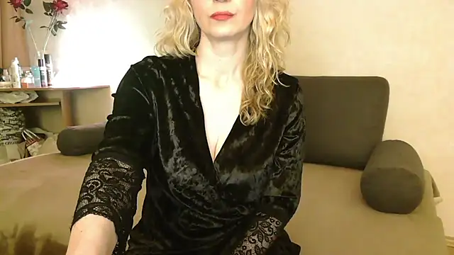 Natasha Nannette online show from December 3, 2025, 6:51 pm