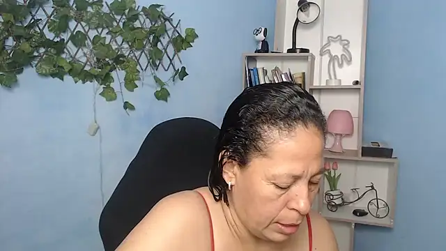 Snapshot of mature_martina chatting on December 23, 2025, 8:57 am mature martina online show from December 23, 2025, 8:57 am