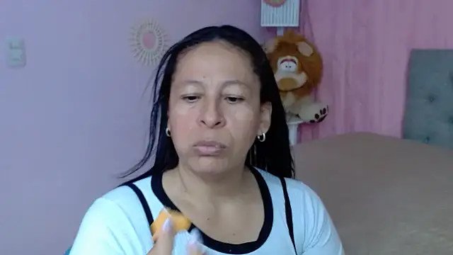 mature martina online show from October 13, 2025, 7:48 pm