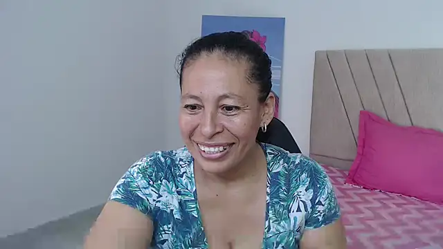 Snapshot of mature_martina chatting on February 10, 2026, 7:24 pm mature martina online show from February 10, 2026, 7:24 pm