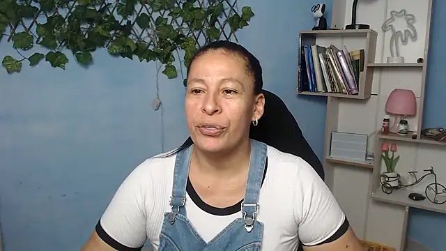 Snapshot of mature_martina chatting on December 18, 2025, 6:45 pm mature martina online show from December 18, 2025, 6:45 pm