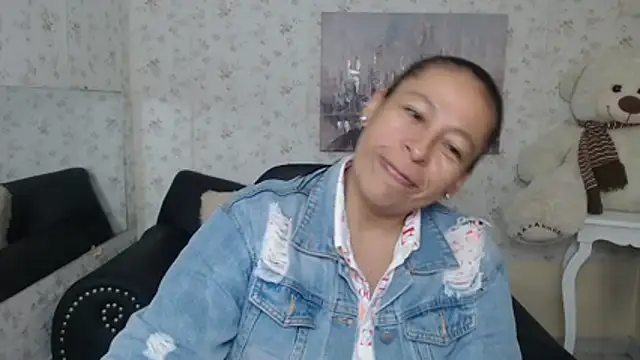 Snapshot of mature_martina chatting on May 27, 2026, 11:39 am mature martina online show from May 27, 2026, 11:39 am