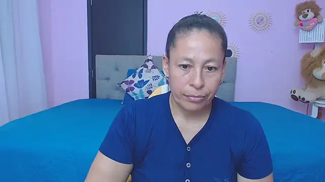 Snapshot of mature_martina chatting on January 6, 2026, 7:18 pm mature martina online show from January 6, 2026, 7:18 pm