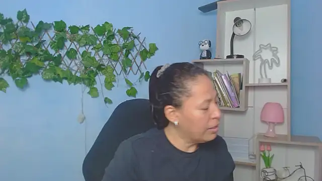 Snapshot of mature_martina chatting on December 5, 2025, 7:12 pm mature martina online show from December 5, 2025, 7:12 pm