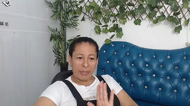 Snapshot of mature_martina chatting on February 7, 2026, 7:44 pm mature martina online show from February 7, 2026, 7:44 pm