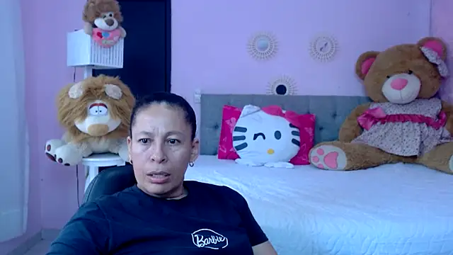 Snapshot of mature_martina chatting on December 17, 2025, 6:46 pm mature martina online show from December 17, 2025, 6:46 pm