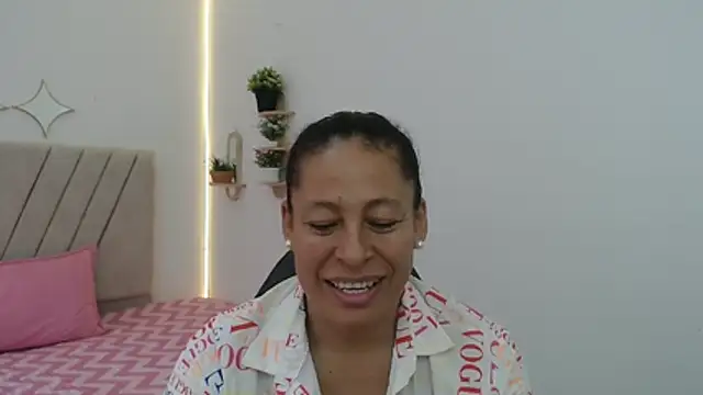 Snapshot of mature_martina chatting on April 23, 2026, 8:10 pm mature martina online show from April 23, 2026, 8:10 pm