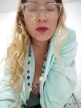 Snapshot of luli222 chatting on May 5, 2026, 4:21 pm luli222 online show from May 5, 2026, 4:21 pm