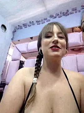 Snapshot of Belly_Rosse chatting on November 13, 2025, 3:27 pm Belly Rosse online show from November 13, 2025, 3:27 pm