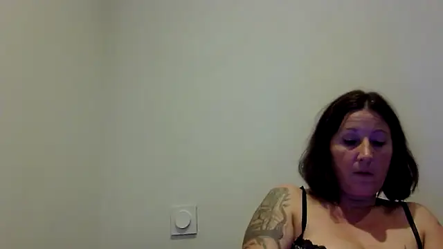 feline27 online show from November 2, 2025, 10:04 pm