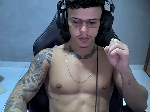 Gust027 online show from April 15, 2026, 3:45 am