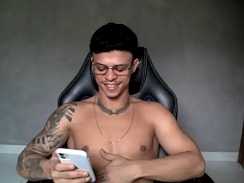 Gust027 online show from April 13, 2026, 5:17 pm