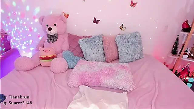 Snapshot of Zara_uwu_ chatting on March 6, 2025, 2:51 pm Zara uwu online show from March 6, 2025, 2:51 pm